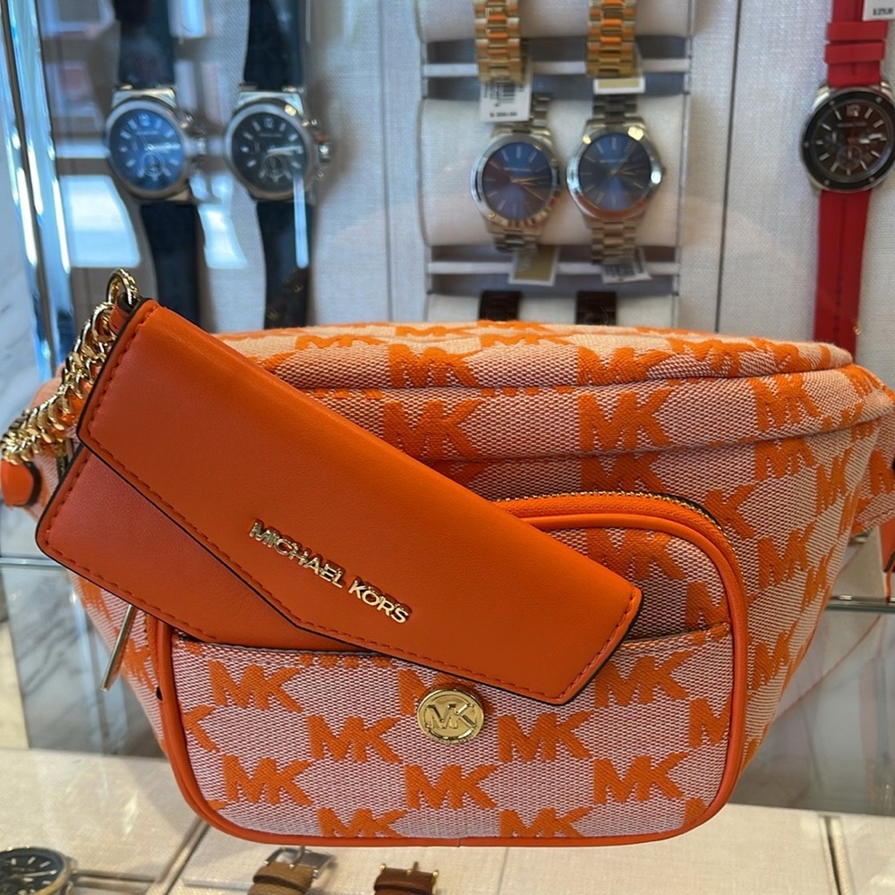 MICHAEL KORS
Maisie Large Logo 2-in-1 Sling Waist Fanny Pack Crossbody
Poppy - Picture 1 of 16